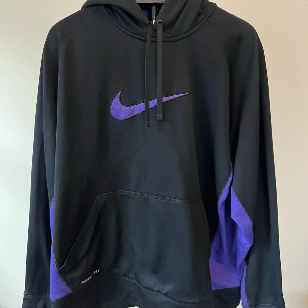 Nike Men's Therma-Fit Black‎ and Purple Hoodie Workout Jogging Walking Size XL.